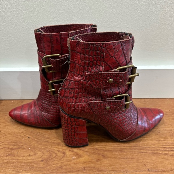 Freebird by Steven Joey Ankle Boot - Picture 3 of 6